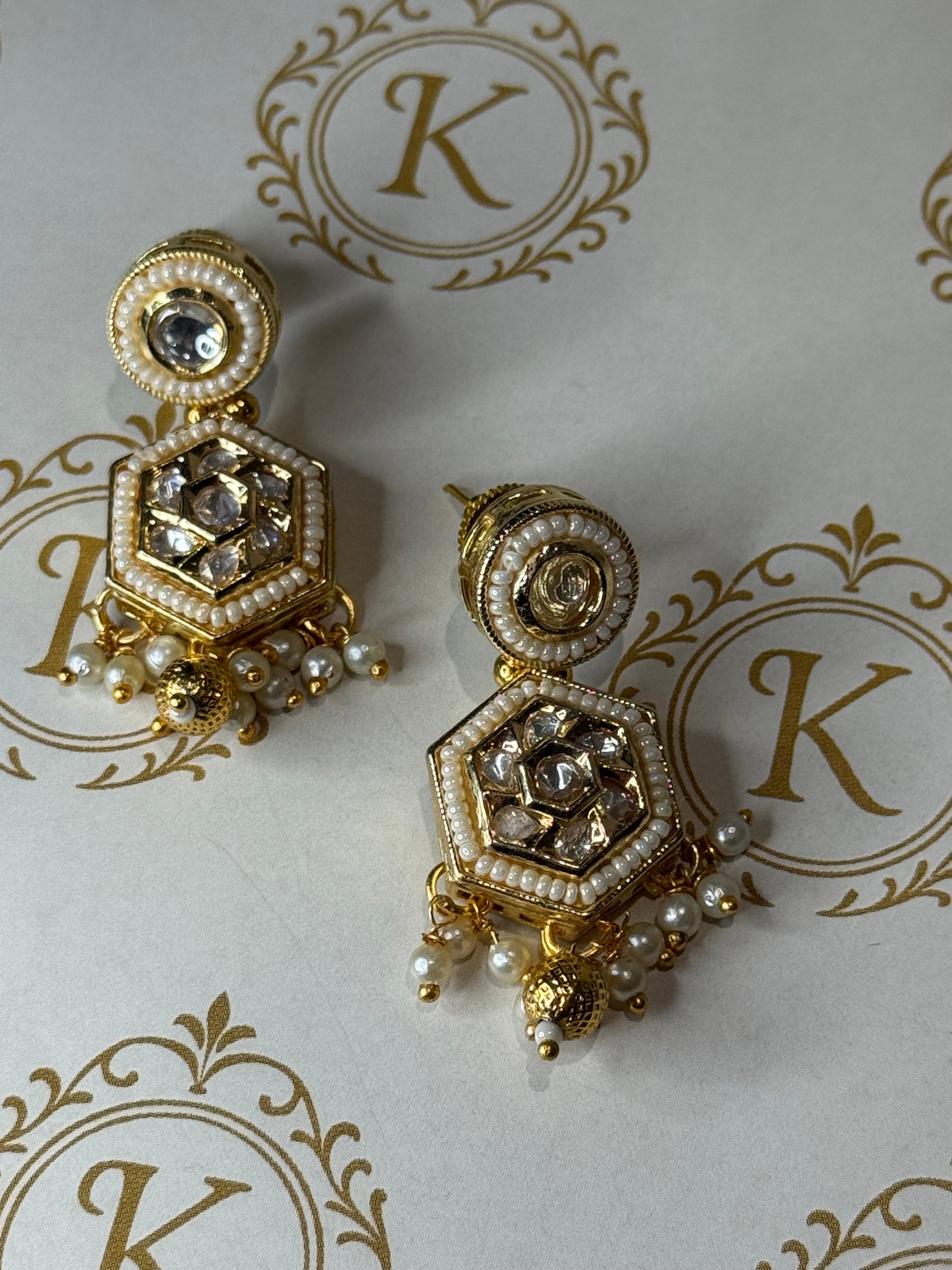 White pearl gold choker